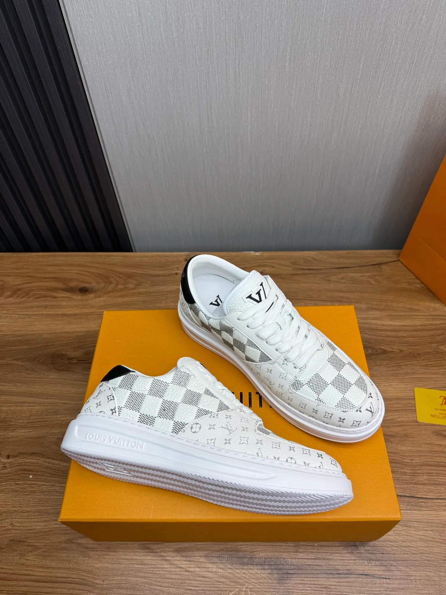 Men's shoes 💰840💰 LOUIS VUITTON [Luden Yiwei] The new trendy Lv is on the market 🎁, casual and fashionable men's shoes 👟 1:1 shipment ⬆️The upper is made of imported cowhide + cowhide mesh lining, the original wear-resistant rubber outsole, the version is simple and elegant, exclusive for trendy men. 38-45 (38.45 is non-refundable if made to order)